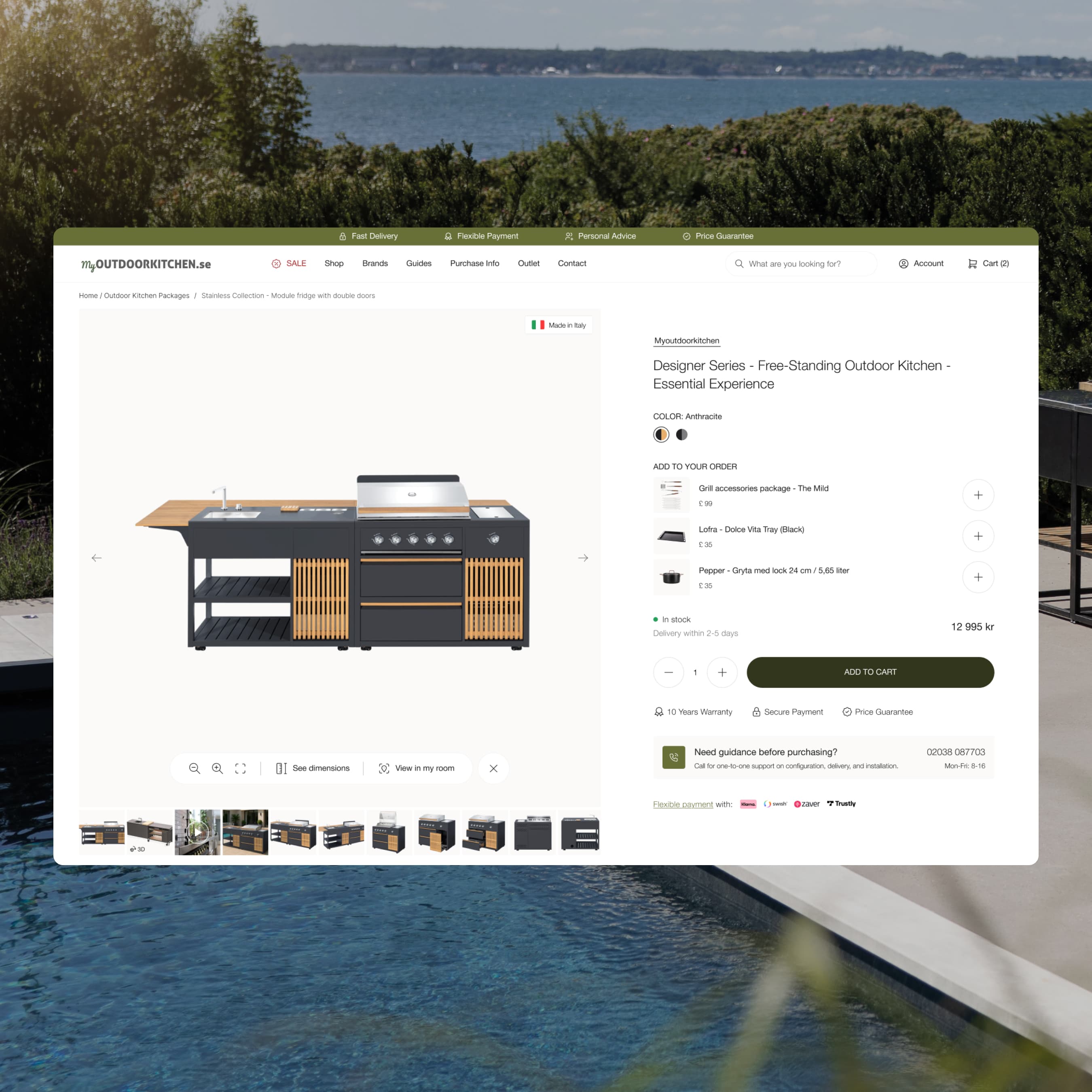 Product page on MyOutdoorKitchen.se showing a free-standing outdoor kitchen in anthracite with wooden details